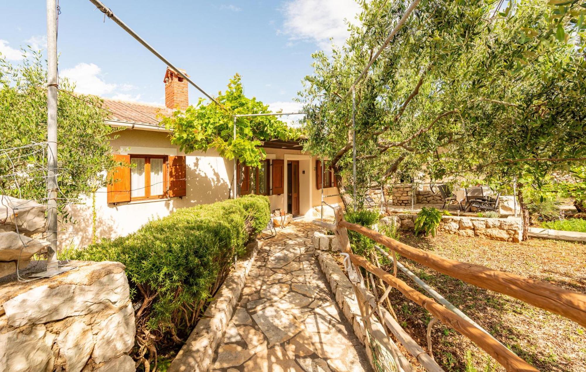 Beautiful Home In Novalja With Wifi Exterior foto
